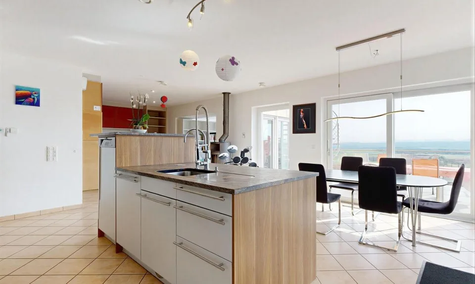 Passivhaus mit Studio, Pool und freiem Blick – Foto 8 von 11