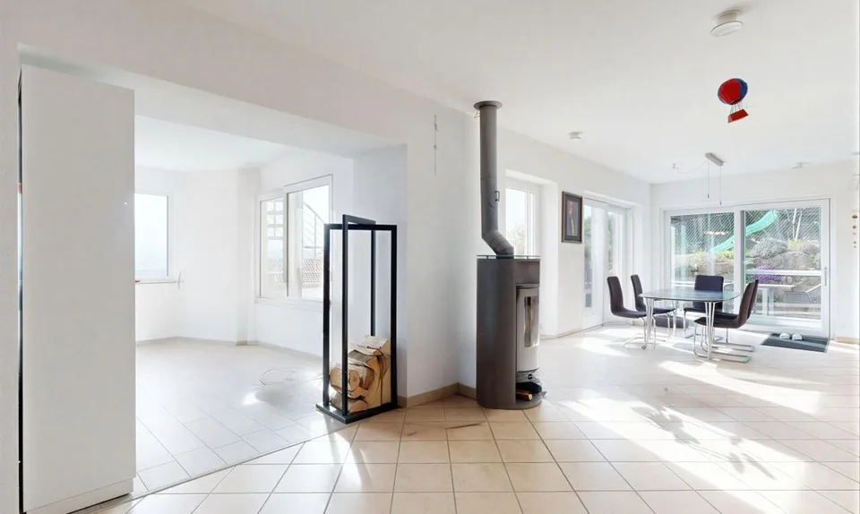 Passivhaus mit Studio, Pool und freiem Blick – Foto 9 von 11
