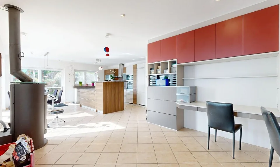 Passivhaus mit Studio, Pool und freiem Blick – Foto 7 von 11