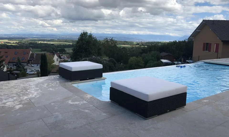 Maison passive avec studio, piscine et vue dégagée