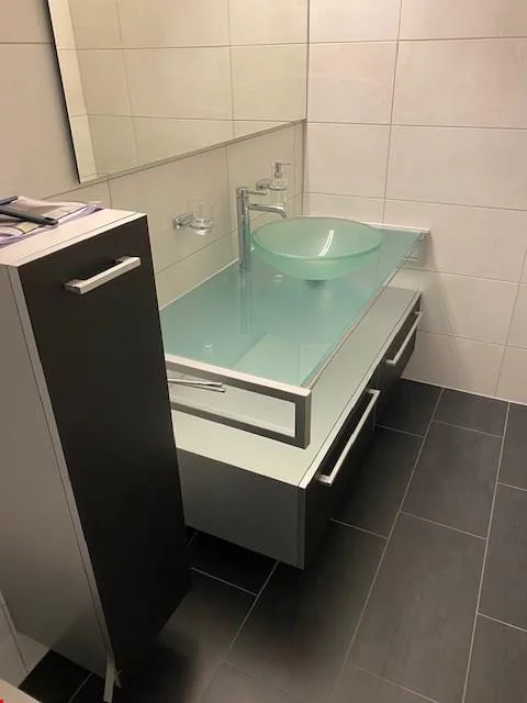 Modernes, möbliertes Studio in Hergiswil zu vermieten