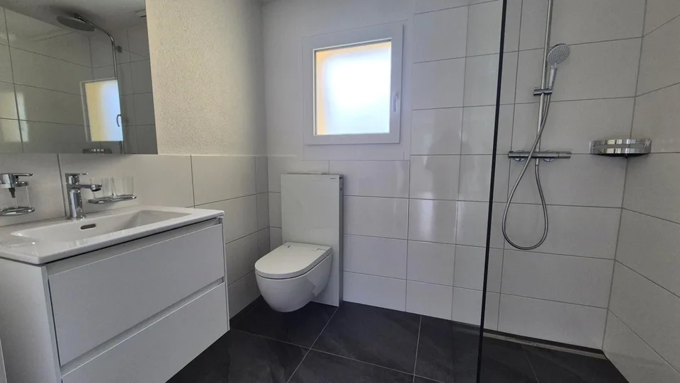 NACHMIETER GESUCHT - sanierte Wohnung an ruhiger Lage
