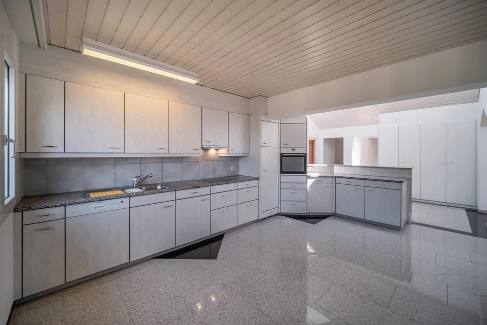 Grosszügige 5.5 Zimmer Wohnung mit Terrasse