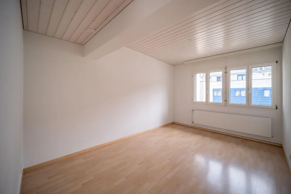 Grosszügige 5.5 Zimmer Wohnung mit Terrasse