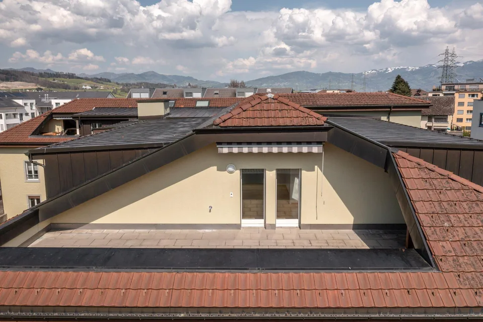 Grosszügige 5.5 Zimmer Wohnung mit Terrasse