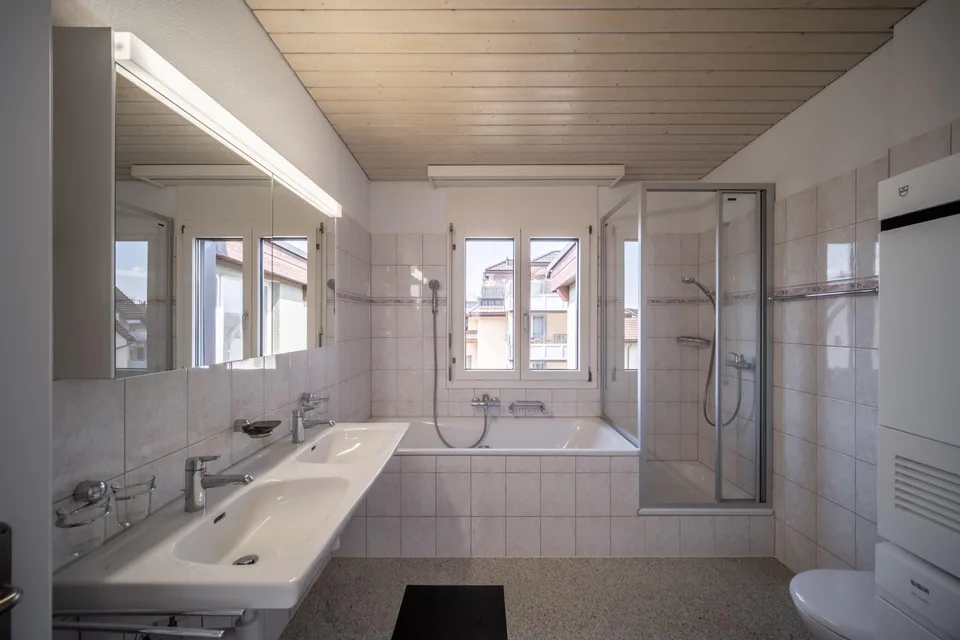 Grosszügige 5.5 Zimmer Wohnung mit Terrasse