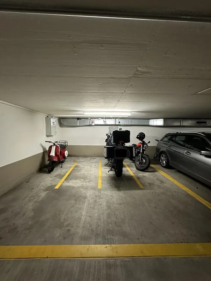 Motorradplatz in der Tiefgarage