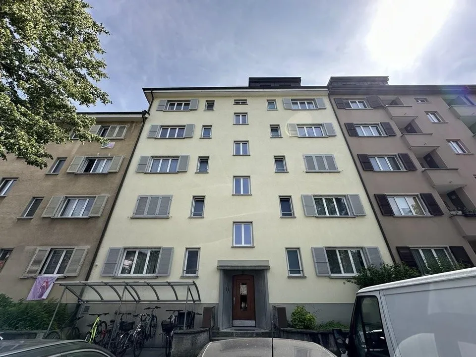 Moderne Wohnung mit Balkon an zentraler Lage in Bern
