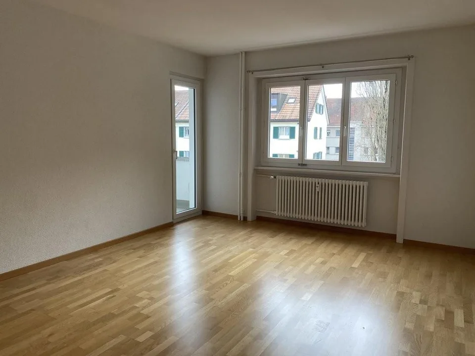 Moderne Wohnung mit Balkon an zentraler Lage in Bern