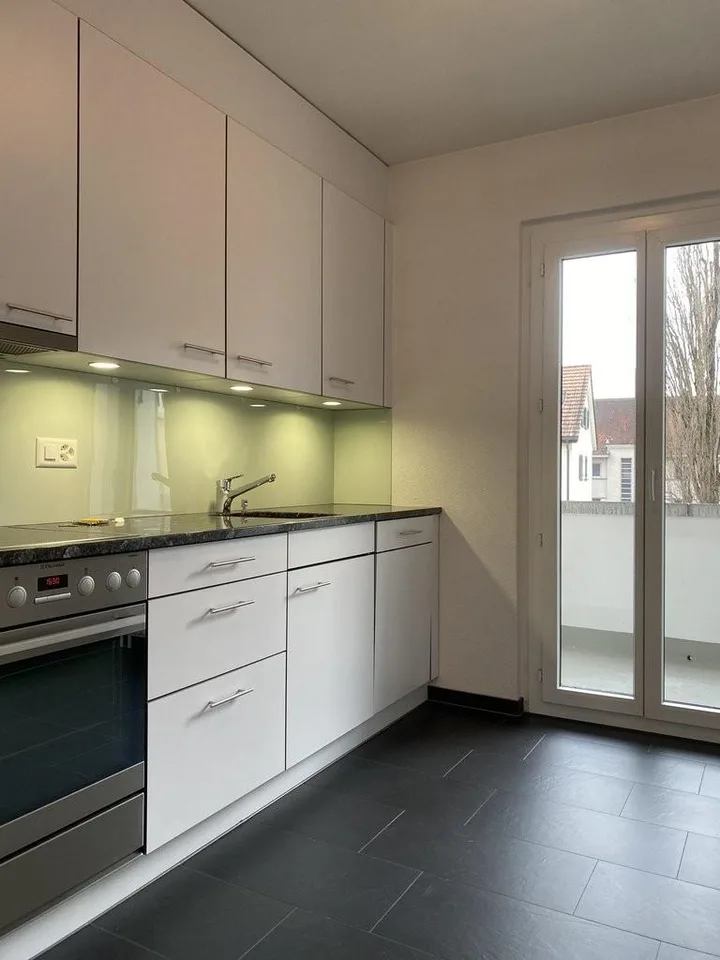 Moderne Wohnung mit Balkon an zentraler Lage in Bern