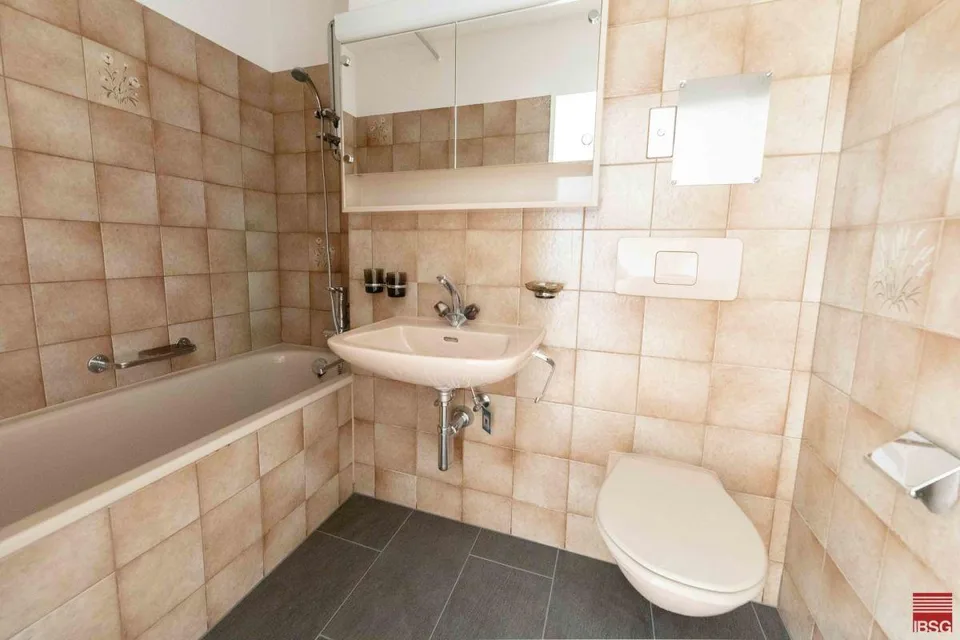 Bel appartement simple avec grand balcon