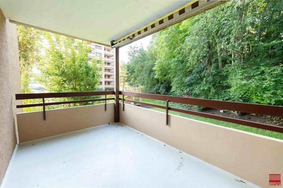 Bel appartement simple avec grand balcon