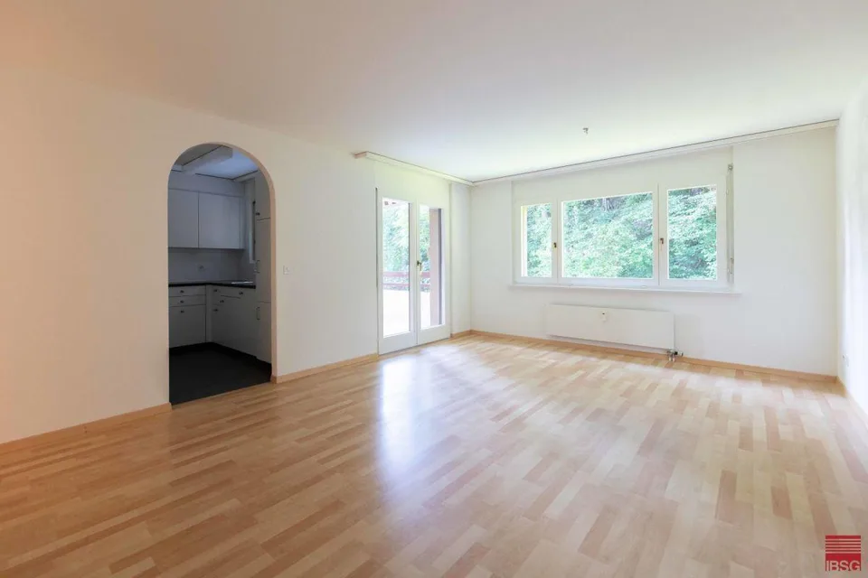 Bel appartement simple avec grand balcon