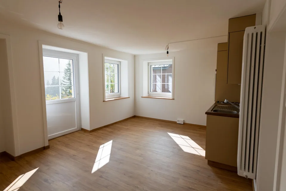 Renoviertes, helles 1-Zi Studio, zentrale Lage mit Gartensitzplatz