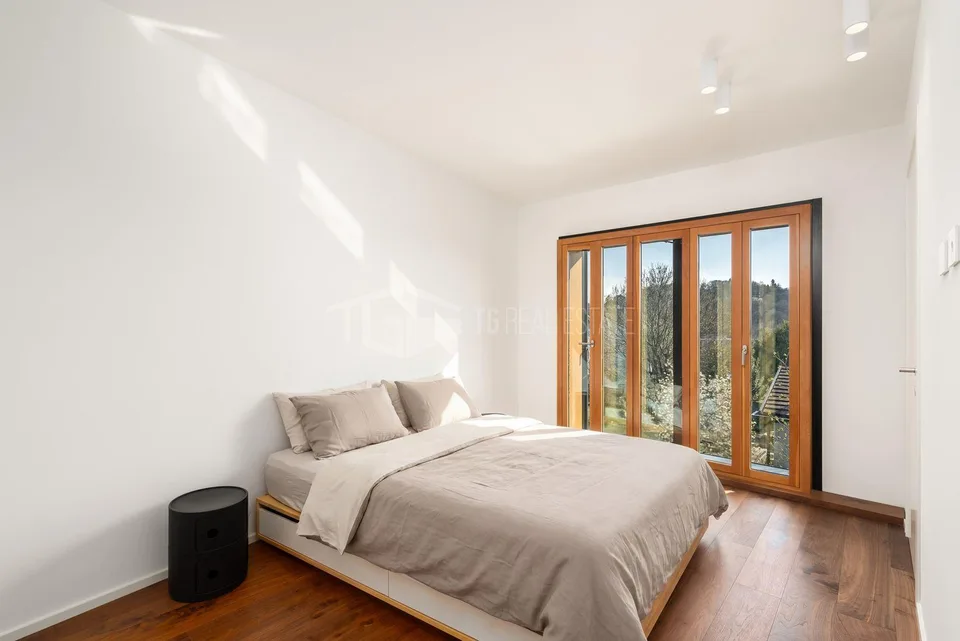 RESIDENZA CONTEMPORANEA CON TERRAZZA E PRIVACY – foto 7 di 13