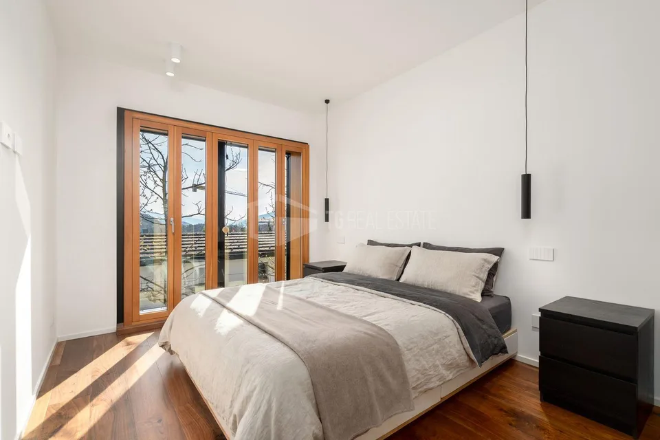 RESIDENZA CONTEMPORANEA CON TERRAZZA E PRIVACY – foto 10 di 13