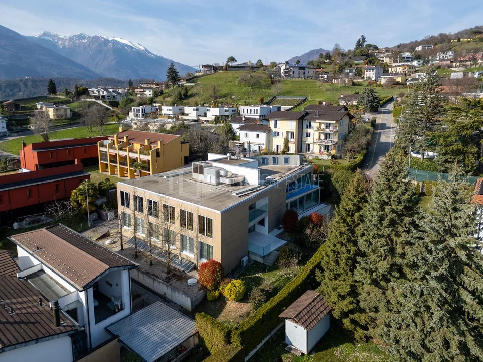 RESIDENZA CONTEMPORANEA CON TERRAZZA E PRIVACY | CONTEMPORARY RESID...