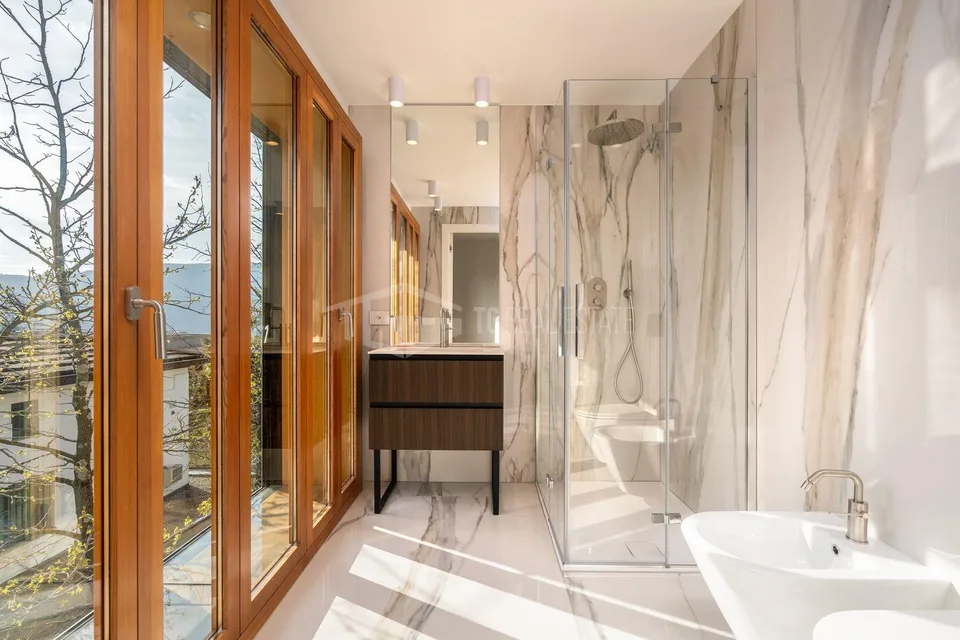 RESIDENZA CONTEMPORANEA CON TERRAZZA E PRIVACY – foto 9 di 13