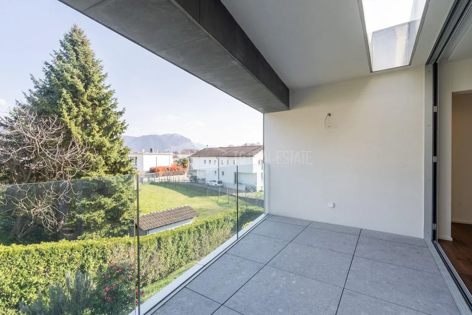 RESIDENZA CONTEMPORANEA CON TERRAZZA E PRIVACY – foto 12 di 13