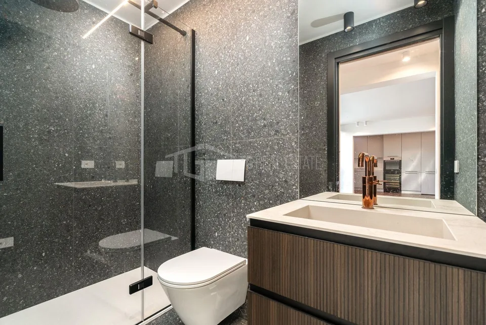 RESIDENZA CONTEMPORANEA CON TERRAZZA E PRIVACY – foto 11 di 13