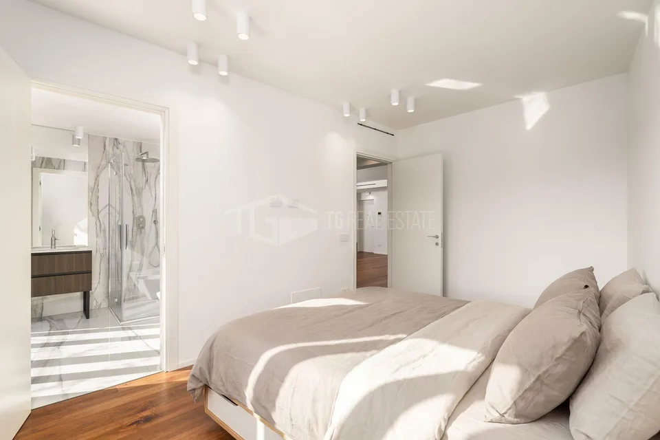 RESIDENZA CONTEMPORANEA CON TERRAZZA E PRIVACY – foto 8 di 13