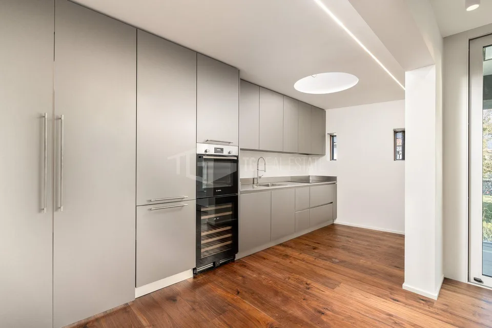 RESIDENZA CONTEMPORANEA CON TERRAZZA E PRIVACY