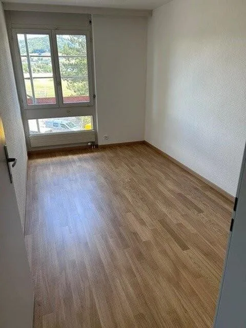 Appartement de 4,5 pièces fraîchement rénové au cœur d'Ostermundigen – photo 6 sur 12