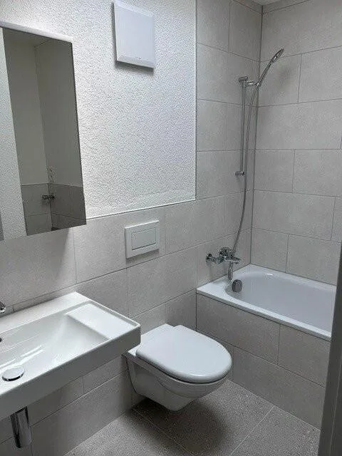 Appartement de 4,5 pièces fraîchement rénové au cœur d'Ostermundigen – photo 9 sur 12