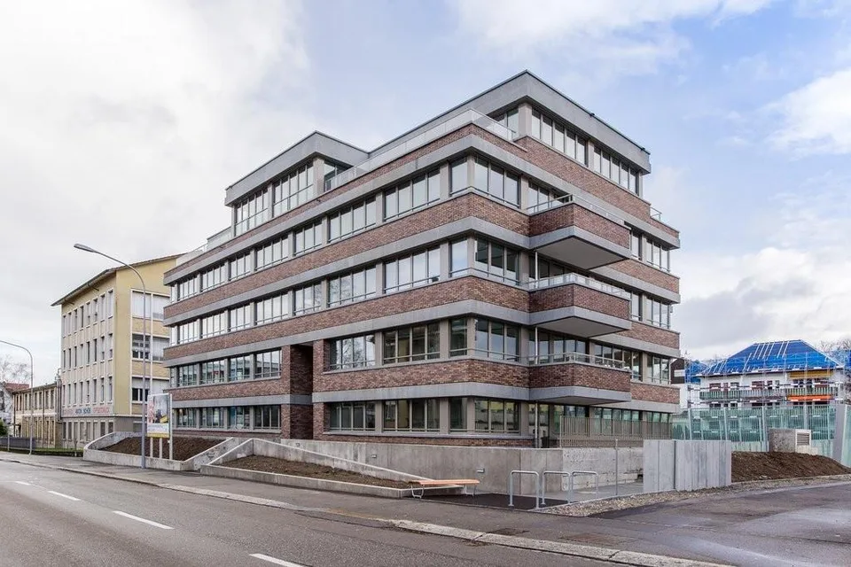 Helle und grosszügige Wohnung an zentraler Lage in Zürich-Oerlikon