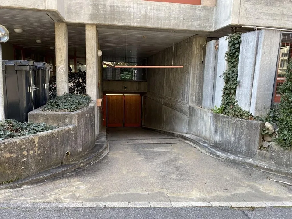 Einstellhallenplatz nähe Eigerplatz!
