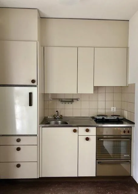 Apartment seeks single