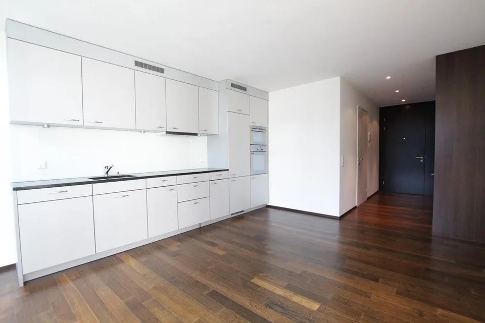 Apartment seeks single
