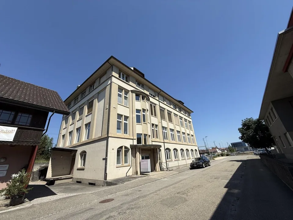 Helle und vielseitig nutzbare 3 Gewerberäume in Herzogenbuchsee