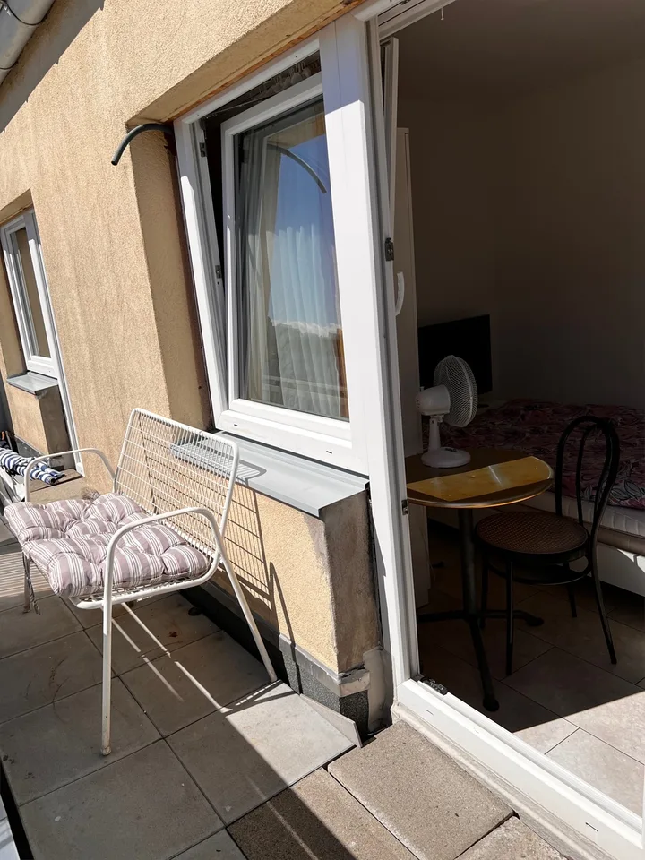 Studio / Zimmer mit Balkon