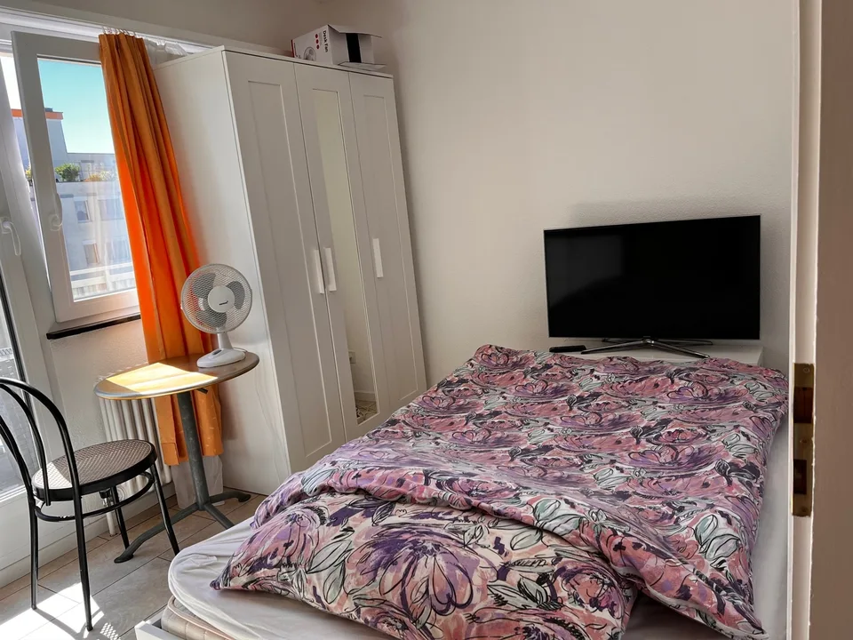 Studio / Zimmer mit Balkon