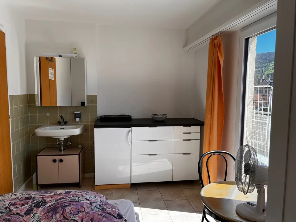 Studio / Zimmer mit Balkon
