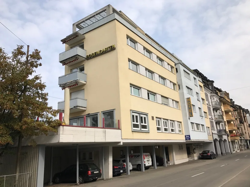 Studio / Zimmer mit Balkon