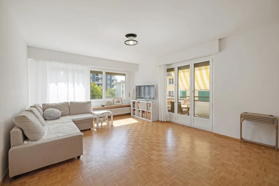 grosszügige, gepflegte Wohnung zwei Balkonen für ruhige Mieter