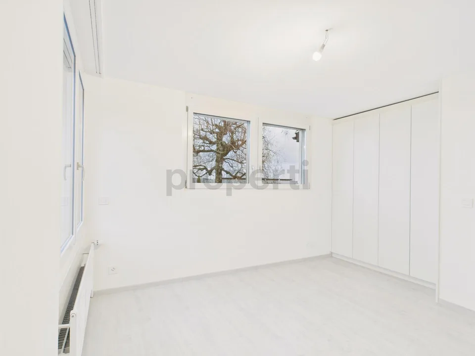 Moderne 6,5-Zimmer Reihenhaus mit Garten in La Neuveville