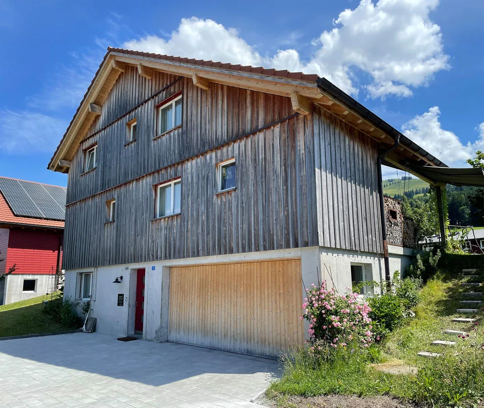 Gepflegtes Holzhaus – natürlich wohnen.