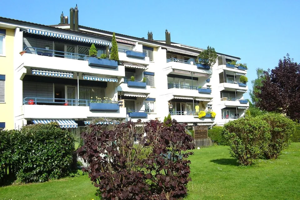 Neu renovierte Wohnung mit Cheminée auf oberster Etage – photo 11 of 11