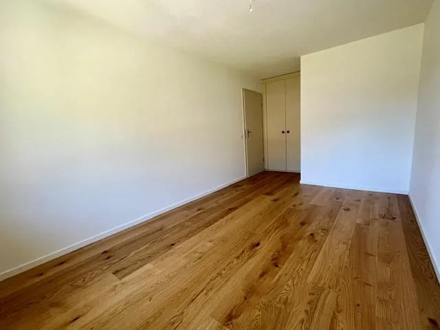 Neu renovierte Wohnung mit Cheminée auf oberster Etage – photo 9 of 11