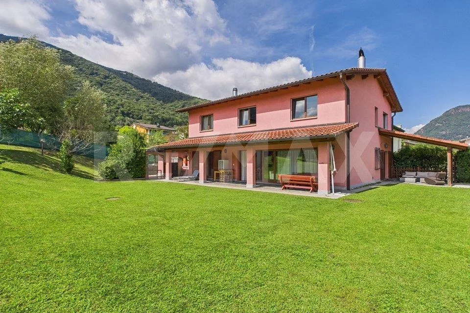 Villa indipendente con grande giardino e grottino caratteristico a ...