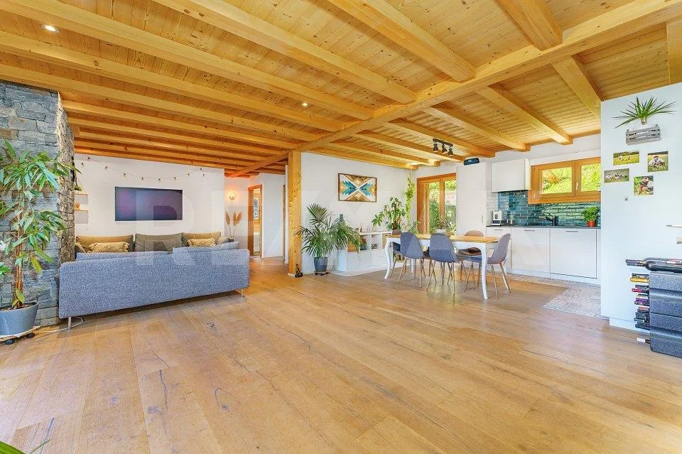 Un appartement 4.5 pièces où lintérieur se prolonge naturellement vers lextérieur