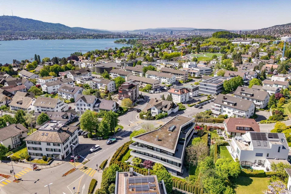 Aussergewöhnliche Attikawohnung mit atemberaubender Aussicht – Foto 12 von 13