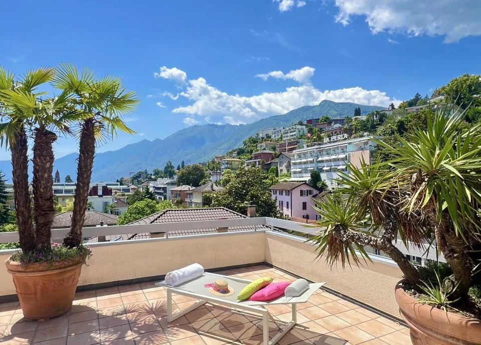 Elegant attic apartment with large sun terrace and community pool - near lake and center of Ascona