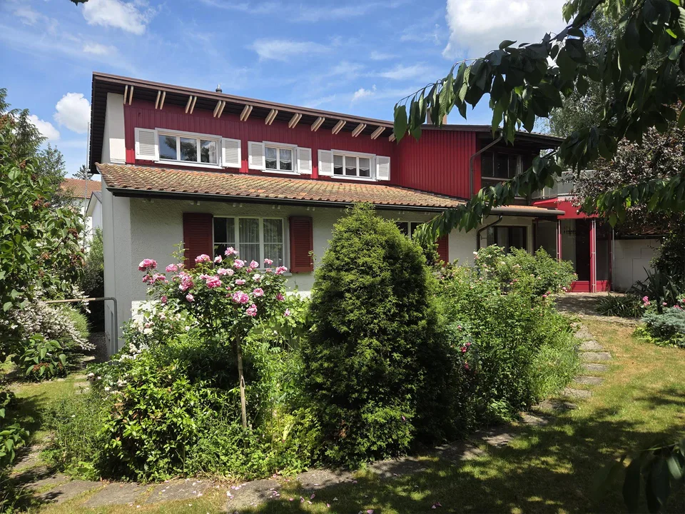 Charmantes Einfamilienhaus an ruhiger Lage mit wunderschönem Rosengart