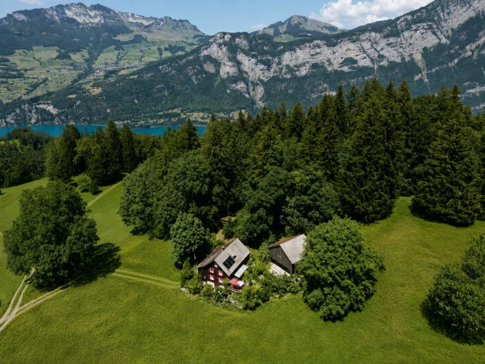 Casa indipendente e spaziosa per week-end e vacanze in posizione soleggiata a Obstalden