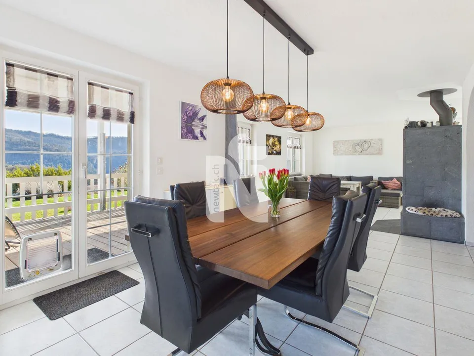 Modern renoviertes autarkes Haus mit riesiger Terrasse und atemberaubendem Ausblick