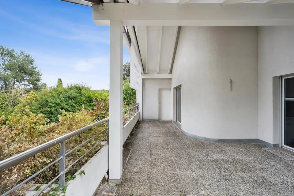 Beautiful 4.5-room attic apartment - near ISB – photo 9 of 11